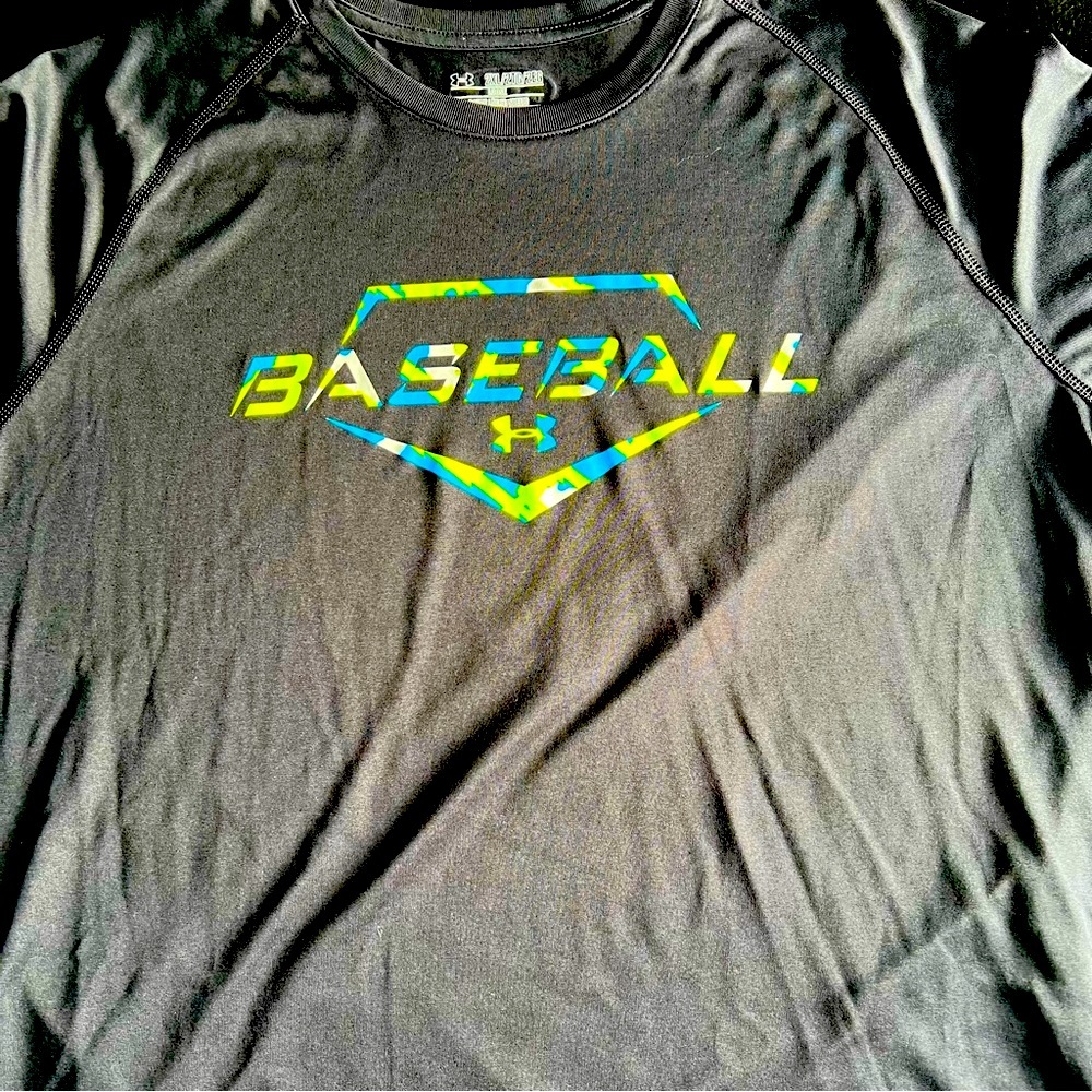 Under Armour Graphic Baseball T-shirt -2xl -black with multi color logo